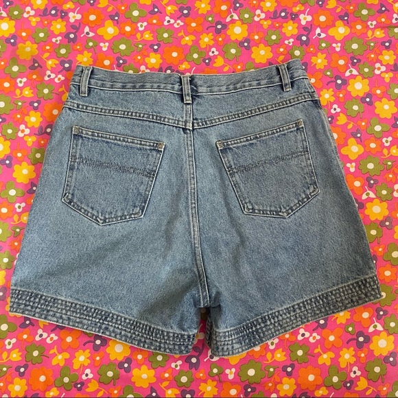 VINTAGE | Mom Shorts - Picture 2 of 3